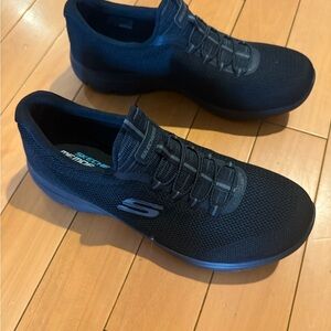 Skechers BRAND NEW women's Black Mesh Sneakers